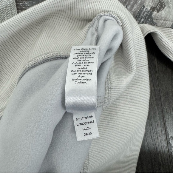ATHLETA Triumph Hoodie Gypsum Camo Size Small - Picture 8 of 11